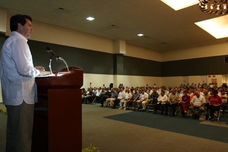 C. Patricio Patrón Laviada
Gobernador del Estado,
en su mensaje de la Cuenta Pública